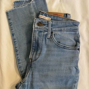 Levi’s 721 High Rise Skinny - Size 25 - Light Wash